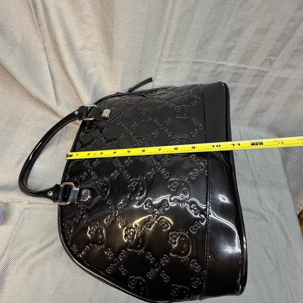 Lounge fly loves Hello Kitty, black patent leather dome handbag from 2012 - Picture 3 of 16